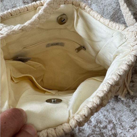 Urban Outfitters ecote Boho macrame crochet Braids Tassels Fringe Festival Bag - Picture 9 of 11